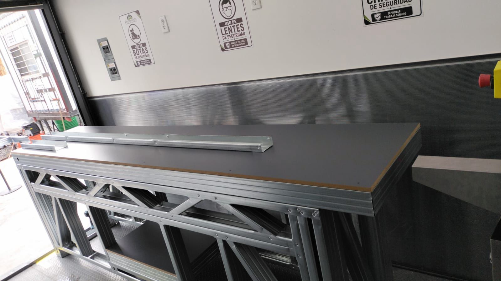Mobile factory manufacturing station